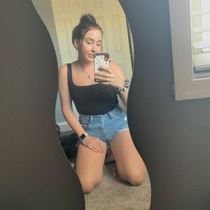 Meet your Posher, Cassandra